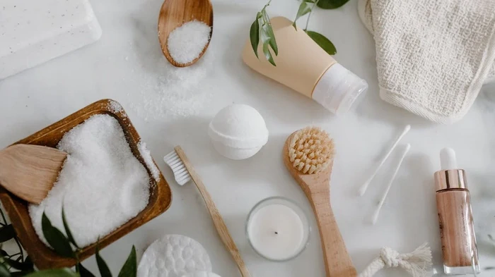 Sie werden nie erraten, was mit Ihrer Kleidung passiert, wenn Sie beim Waschen Salz hinzufügen: Probieren Sie es aus