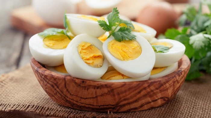 Warum Eier im Ganzen gegessen werden sollten: ein Kardiologe hat eine klare Erklärung gegeben