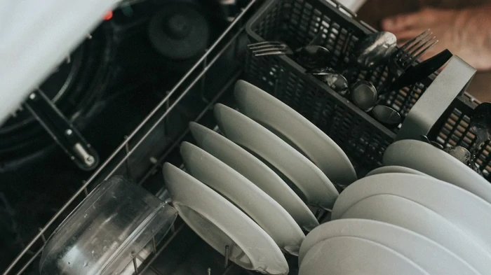 Welches Geschirr nicht in der Spülmaschine gewaschen und eingeweicht werden kann, weil man dann neues kaufen muss